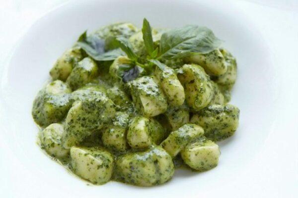 Gnocchi con pesto de albahaca -18x250g