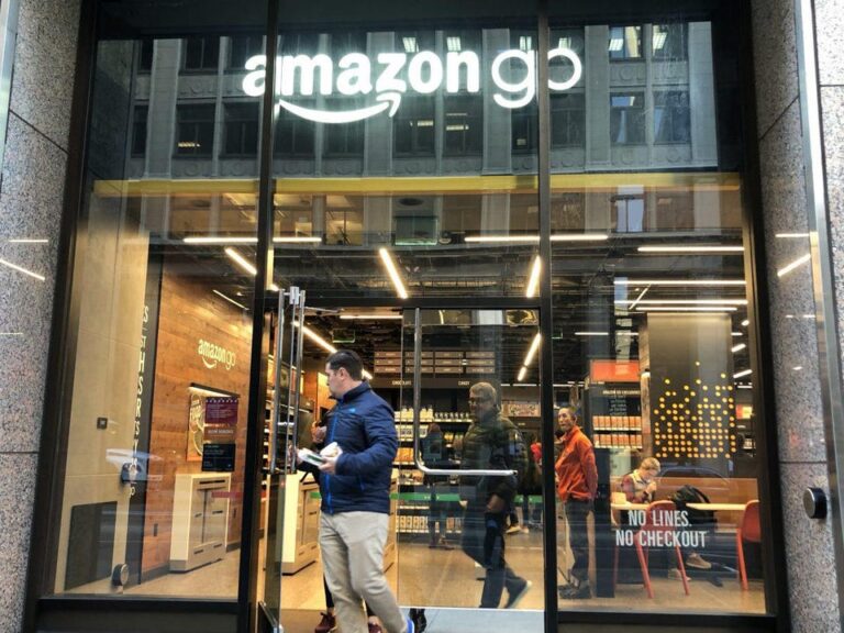 Amazon Go, o supermercado 4.0 sem caixas ou caixas abertas em 2018 em Seattle,
