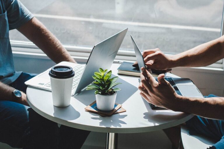 Colazione in Ufficio: Una Routine mattutina accelerata dalla modernità